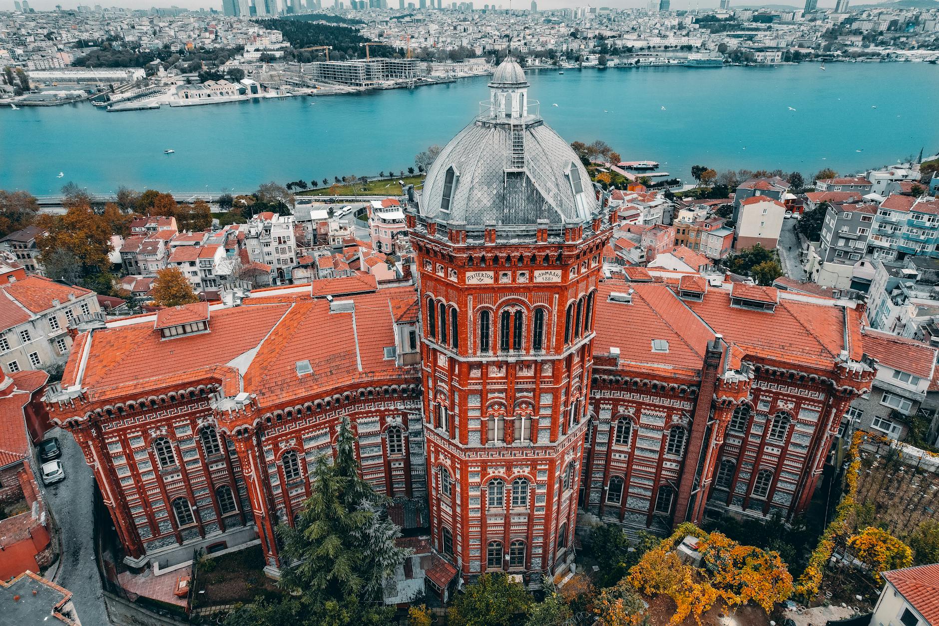 Parcourir Fener et Balat entre maisons colorées et héritage byzantin